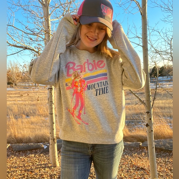 graphic mountain skier Barbie crew neck pullover sweater - Picture 4 of 8